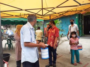 Warung Murah Milik Tionghoa Bantu Warga Miskin di Banda Aceh