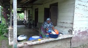 Ketakutan Khatijah Tinggal di Rumah Nyaris Amblas ke Sungai